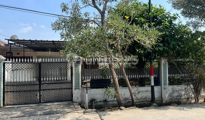 Rumah Luas Lingkungan Nyaman Row Jalan Besar Dekat Tol. Perumahan Pulo Gebang Permai, Jalan Garuda Selatan, Blok H8, No. 15) Kel. Pulo Gebang, Kec. Cakung, Kota Jakarta Timur