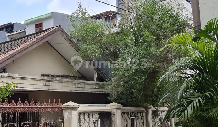 Hanya 400 Meter Dari Redtop Hotel. Jl. Batu Tulis Vi No. 41, Kel. Kebon Kelapa, Kec. Gambir, Kota Administrasi Jakarta Pusat