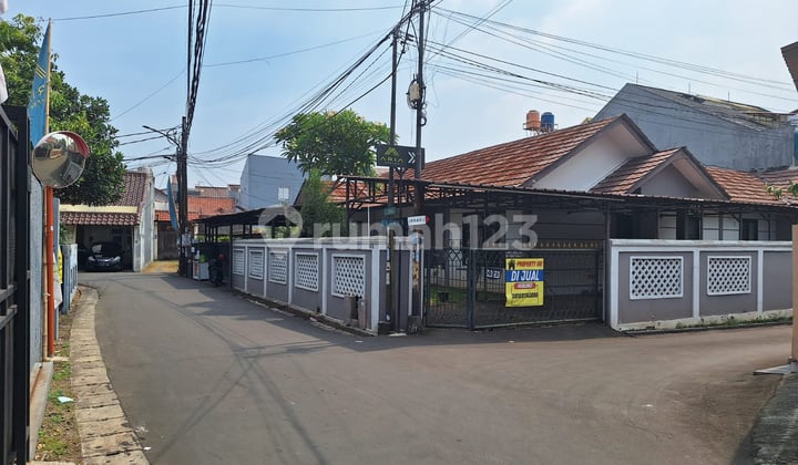300 Meter Dari Jl Veteran Raya. Rumah Hoek Luas. Jl Pdk Permai No 14, Kelurahan Rempoa, Kecamatan Ciputat Timur, Kota Tangerang Selatan