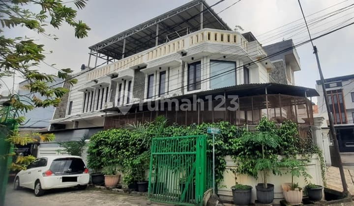 Rumah Hoek. Di Jl. Sunter Hijau Ix Sunter Jaya, Tanjung Priok, Kota Jakarta Utara, Dki Jakarta, Indonesia, 14360, Sunter