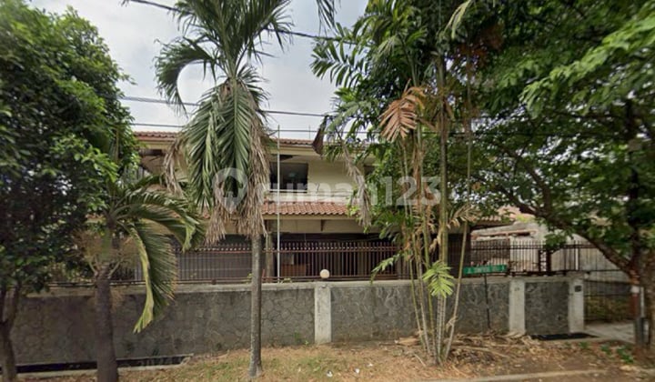 Rumah Belakang Senayan City. Jl. Simprug Golf Iv, Blok G No. 104, Kelurahan Grogol Selatan, Kecamatan Kebayoran Lama, Kota Jakarta Selatan