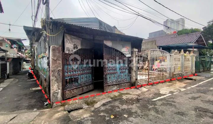 House in the City Center Suitable for Living. Boarding House. Flat House. At Jl. Kebon Pala I, Kebon Melati, Tanah Abang, Central Jakarta City, Dki Jakarta, Indonesia, 10230, Tanah Abang