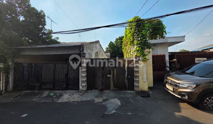 Rumah Luas Ngantong. Jl. Skip Ujung No 10 Kelurahan Utan Kayu Selatan Kec. Matraman Kotamadya Jakarta Timur