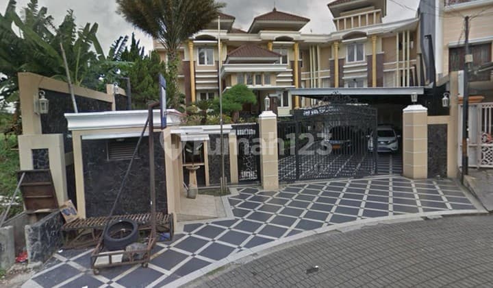 Rumah Luas Asri Ada Kolam Renang. Di, Perumahan Raffles Hills Blok B2, Harjamukti, Cimanggis, Kota Depok, Jawa Barat, Indonesia, 16454, Raffles Hills