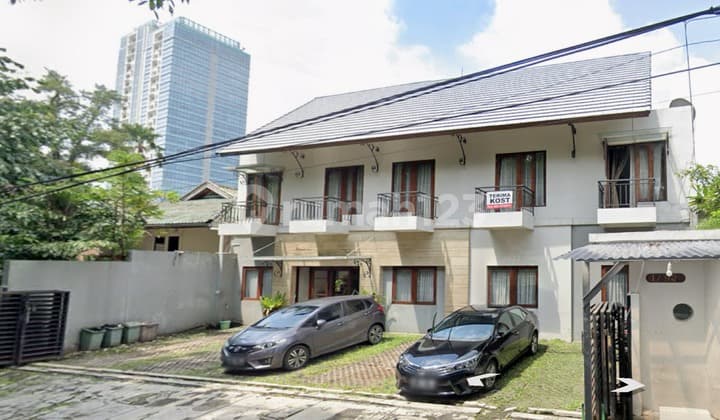 di Rumah Kos Mewah Blok M. Jalan Mendawai No. 92, Kelurahan Kramat Pela, Kecamatan Kebayoran Baru, Kota Administrasi Jakarta Selatan, Blok M