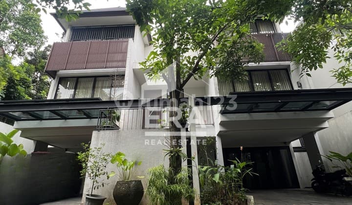 TerMurah beli pasti untung. Rumah 3 lantai serenia hills. ada lebihan tanah buat taman sendiri