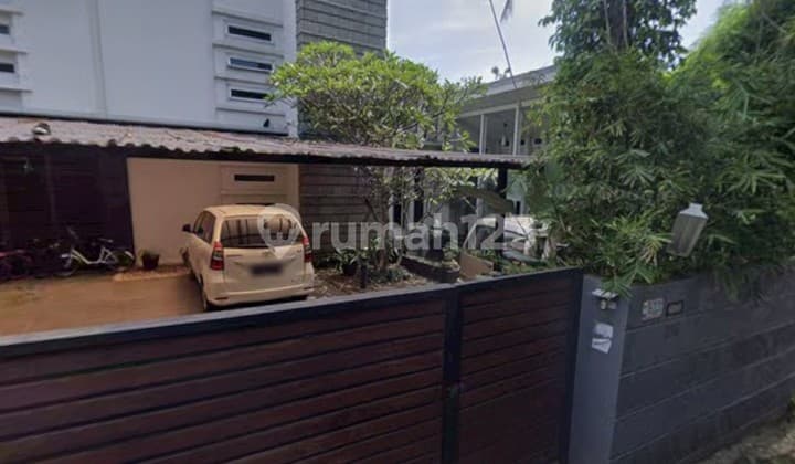 Hanya 1 Km ke Raya Tb Simatupang. Rumah Hoek. di Jl. Melati No 75A , Ragunan, Pasar Minggu, Kota Jakarta Selatan, Dki Jakarta, Indonesia, 12550, Ragunan