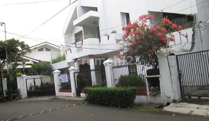 Belakang Burger Blenger Bintaro, Murah Tanah Rumah Luas. Jl. Merak Ii Blok N 2 No. 15-16, Kel. Bintaro, Kec. Pesanggrahan, Jakarta Selatan , Bintaro SHM - Sertifikat Hak Milik Unfurnished