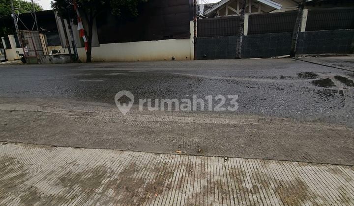 Dijual : Rumah Tua / Hitung Kavling Lokasi Layar Raya Hoek Pinggir Jalan.