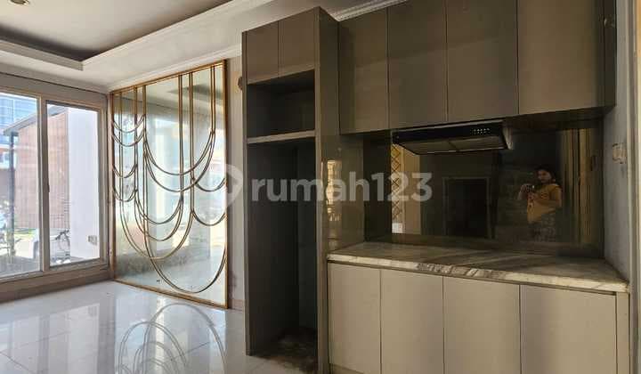 Land 72, 3 Bedrooms with Kitchen Set, Interior in Milano Cluster