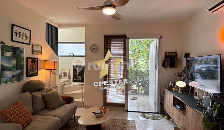 Rumah 2Lt Full Bgnan Tapi Tetap Ada Sirkulasi Cakep Uda Interior + Kitchen Set di Symphonia