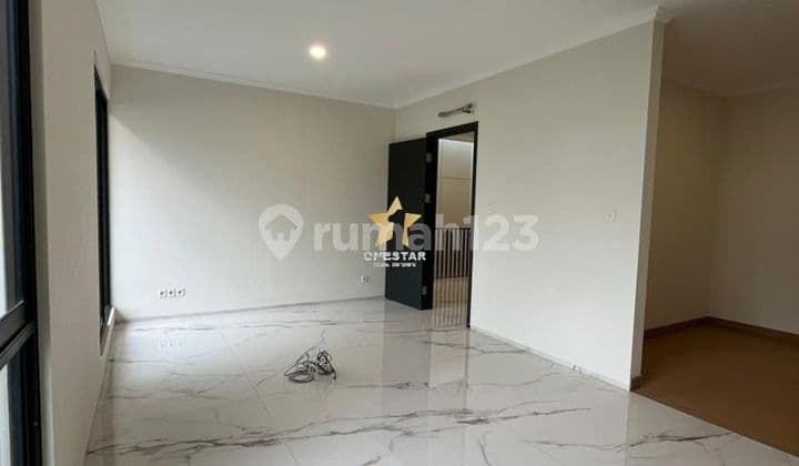 Rumah Brand New Full Renov Lantai Big Slab, KT Utama Ada Walk-In Closet, KM Gede