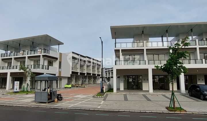 Ruko Hook Hadap Danau Hadap Jalan Raya Gading Serpong Batas BSD Sangat Ramai