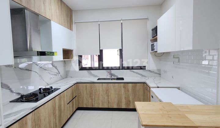 Rumah di Amata the mozia Bsd 2 Lantai Cash