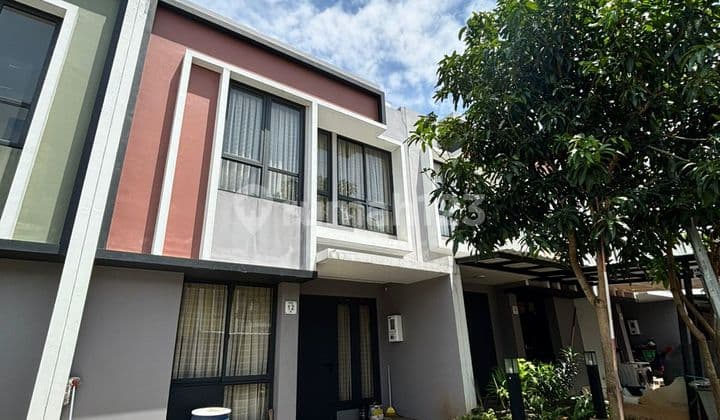 Je$899 * Disewakan Rumah di Cluster Baroni Summarecon Serpong Lokasi Dekat Club House Unit Rapi Siap Huni