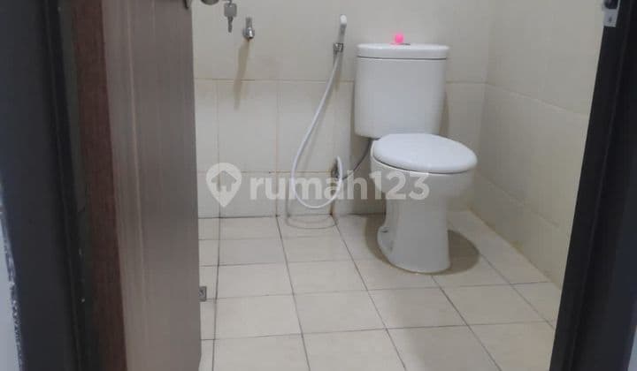 Dijual & Disewakan - Ruko Db (Siap Pakai) Ruko Terawat, Bersih, dan Fungsional. Cocok Khusus untuk Kantor atau Gudang Penyimpanan Barang Kering.