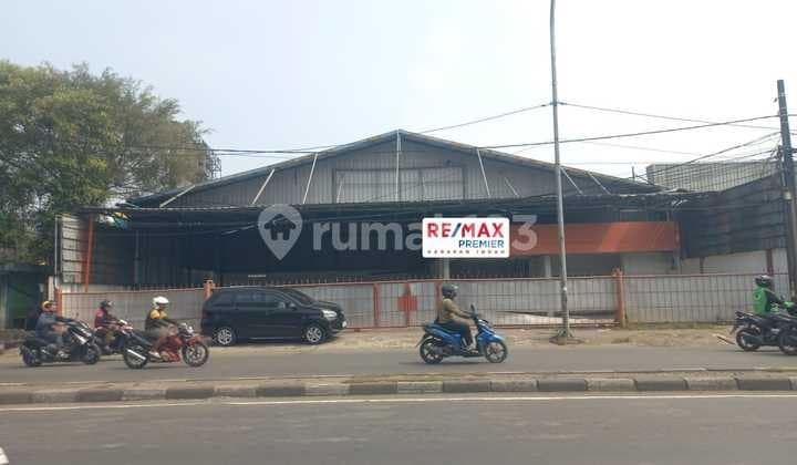 For Rent / Sale Strategic warehouse on the roadside in Bekasi, close to toll access