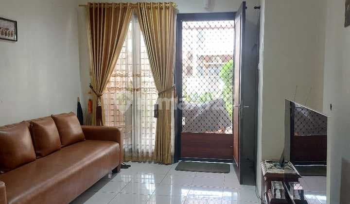 Di jual rumah 2 lantai semi furnished dalam.cluster aralia harapan indah