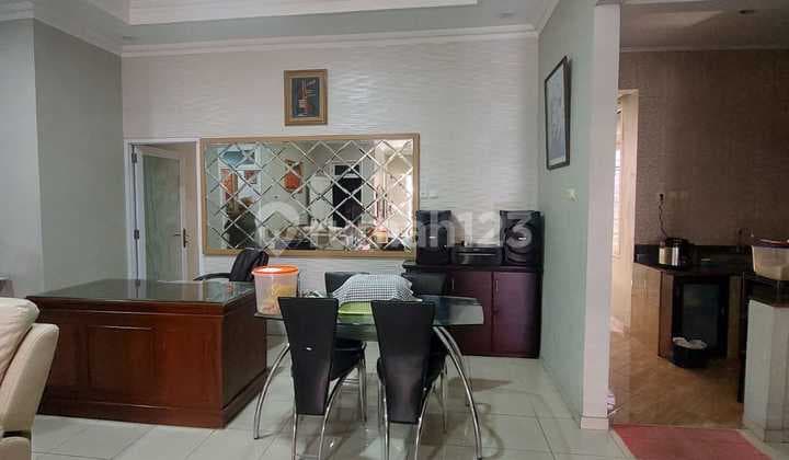 Di jual rumah bagus di bulevard hijau pinggir jalan bisa untuk dagang lokasi strategis dekat dengan area komersil
