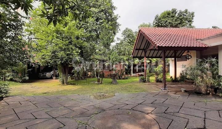 Tanah Komersial / Rumah Asri Cipulir Kebayoran Lama, Jakarta Selatan. Hadap Jalan Raya Cocok Untuk Usaha