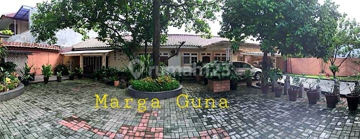 Nice Semi-Furnished House with SHM on Jl. Marga Guna 1
, South Jakarta
