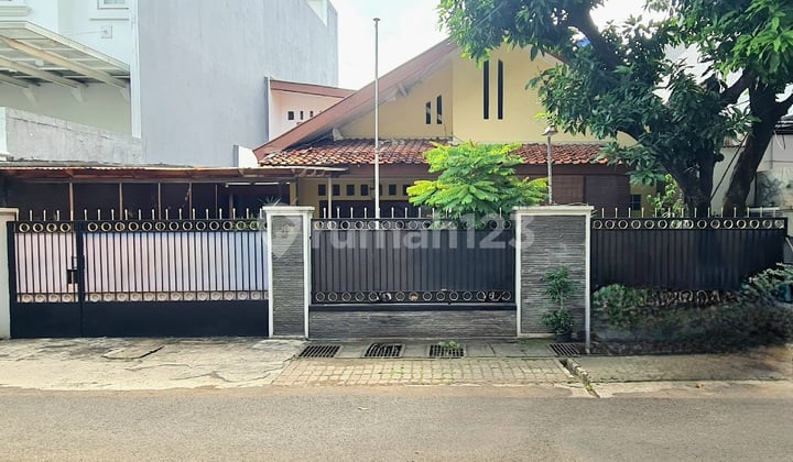 Rumah Kebayoran Baru Jalan Lebar Lingkungan Tenang