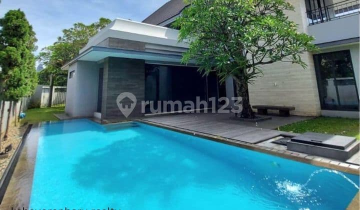 Rumah Kebayoran Baru Taman Luas Lingkungan Tenang Depan Taman One Gate