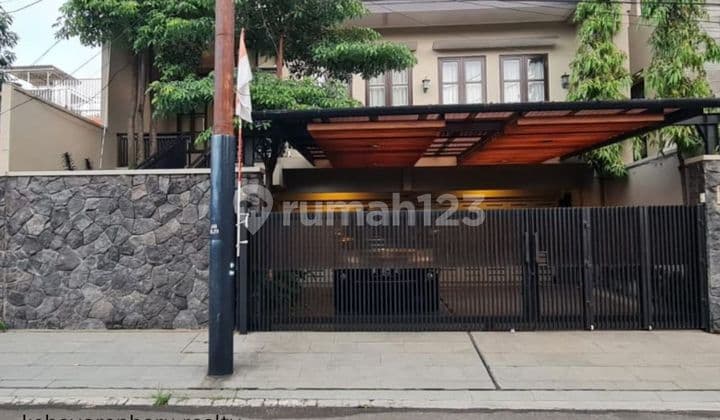 Rumah Kebayoran Baru Area Tenang Jalan Lebar Bagus