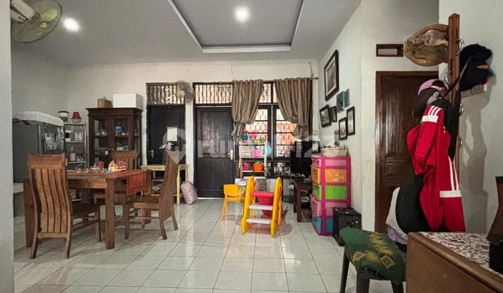 Dijual Rumah Villa Kartini, Siap Huni, View Taman Bermain, SHM Luas 117m2, Bisa KPR, Margahayu, Kota Bekasi