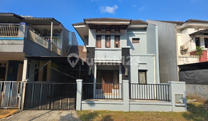 For Sale: Grand Wisata Festive Boulevard 2-Story House, Can Be Used as Residence and Business Space, Area 162m2, Only 20 Meters from Grand Wisata Modern Market, 500 Meters Access to Tambun Toll Road Grand Wisata Bekasi.