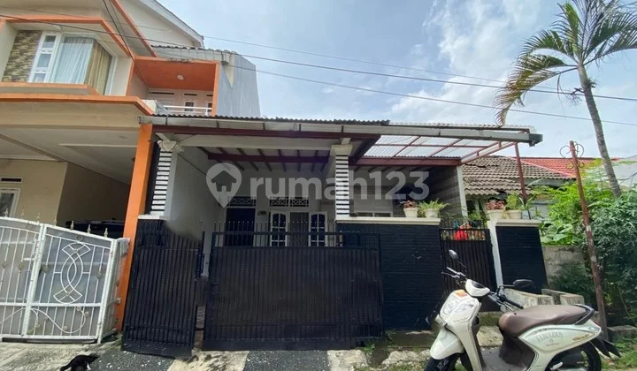 Dijual Rumah Komplek Bumi Rinjani 2 Lantai, Luas Bangunan 100M2, Kamar Tidur 3, SHM, bisa KPR, Taman Bumyagara Mustikajaya