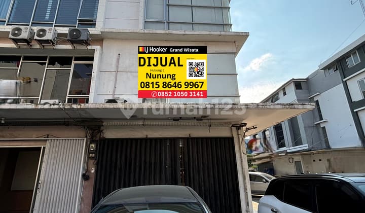 Dijual Ruko Hook 3 Lantai Jalan Raya Ahmad Yani Kondisi Siap Pakai Parkir Luas, 200 Meter Menuju Tol Bekasi Barat , Kota Bekasi