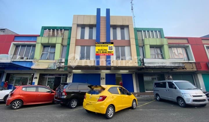 Disewakan Ruko Gandeng Grand Wisata 3 Lantai Siap Pakai Cocok Dijadikan Tempat Usaha Atau Kantor, Akses Langsung Tol Tambun Grand Wisata Bekasi