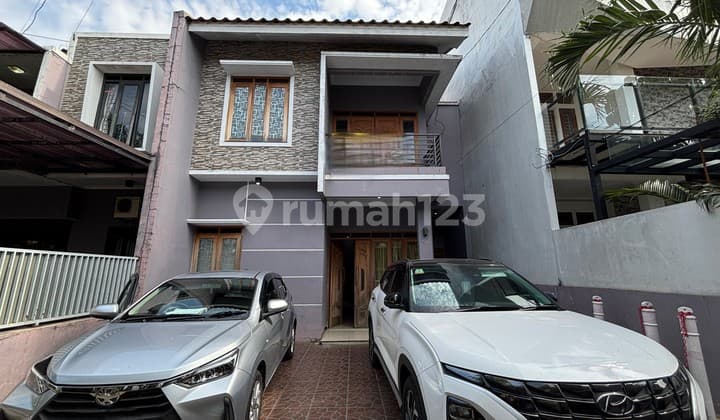 For Sale Jagakarsa Sila Indah Town House, 2 Floors, 4+1 Bedrooms, Freehold Title, Eligible for Mortgage, Strategic Location, Flood-Free South Jakarta