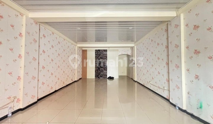 Disewakan Ruko Kemang Pratama, 2 Lantai, Luas 200m2, Parkir Luas, Lokasi Strategis, Keamanan 24 Jam, 2km Menuju Pakuwon Mall Bekasi, Kota Bekasi