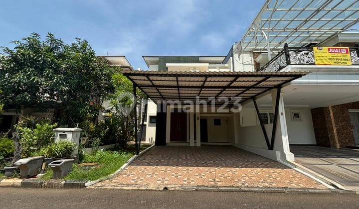 Disewakan Rumah West Esplanade Unfurnished 3+1 Kamar Tidur, Siap Huni, Terawat, Ada Taman Belakang, Carpot 2 Mobil, Hadap Timur, 100M Dari Mall Living World Grand Wisata Bekasi