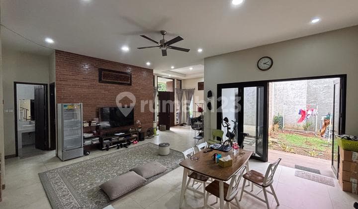 Disewakan Rumah Hook Grand Wisata, Full Furnished, 2 Lantai 3+1 Kamar Tidur, Akses Langsung Tol Tambun Grand Wisata Bekasi