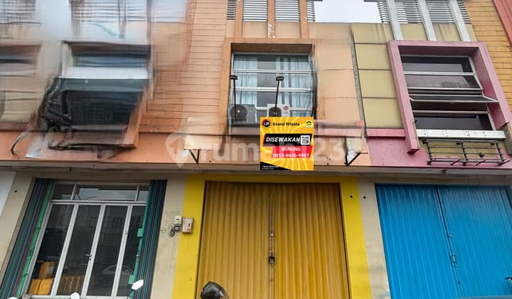 Disewakan Ruko Grand Wisata 2 Lantai Parkir Luas, bisa untuk Office, Sekolah, Klinik, Apotik, 100m dari Mall, Akses Langsung Tol Tambun Grand Wisata Bekasi