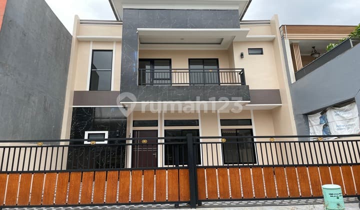 Rumah Dua Lantai Dicitra Raya Cikupa