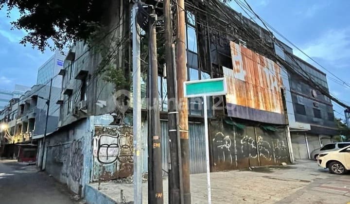 3 Ruko Gandeng Pinggir Jalan Raya 3,5Lt 525M2 di Jl Biak Cideng