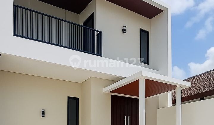 Rumah Baru Modern Minimalis 2 Lantai di Tengah Kota Ada Balkon Rumah Baru Modern Minimalis 2 Lantai di Tengah Kota Ada Balkon
