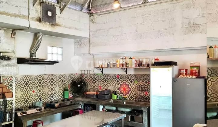Disewakan Tahunan Ex Resto / Coffee Shop Strategis di Dalung - Fully Equipped Kitchen