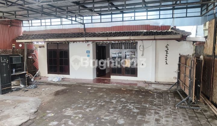 RUMAH LAMA DENGAN TANAH LUAS MASIH LAYAK HUNI