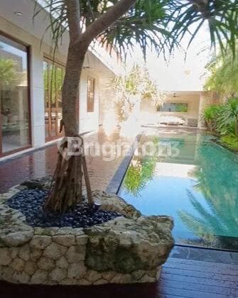 Villa Baru Dan Mewah One Gate Fasilitas Lengkap