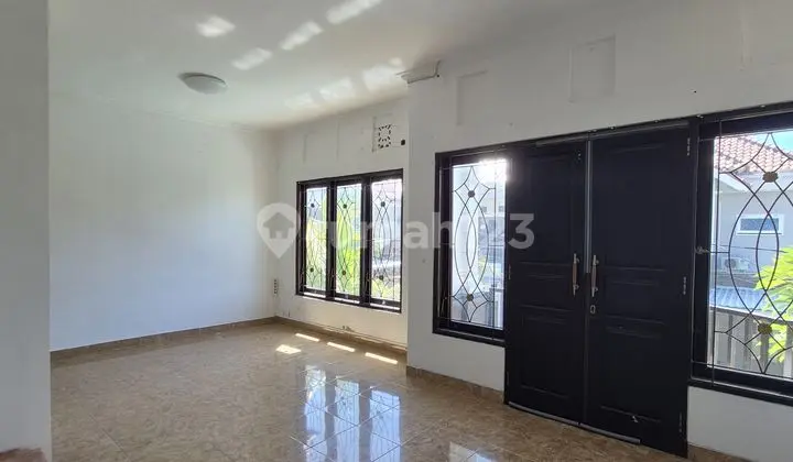 For Rent: 2-Story House Behind Plaza Renon