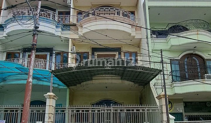 House on Jl Sentani Kemayoran Sawah Besar, 3.5m frontage, 6.5x24m land area, facing West.