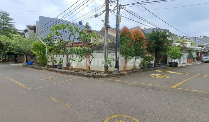 Janur Asri House Kelapa Gading Corner Lot 2 Land Area 274m² Facing Northeast