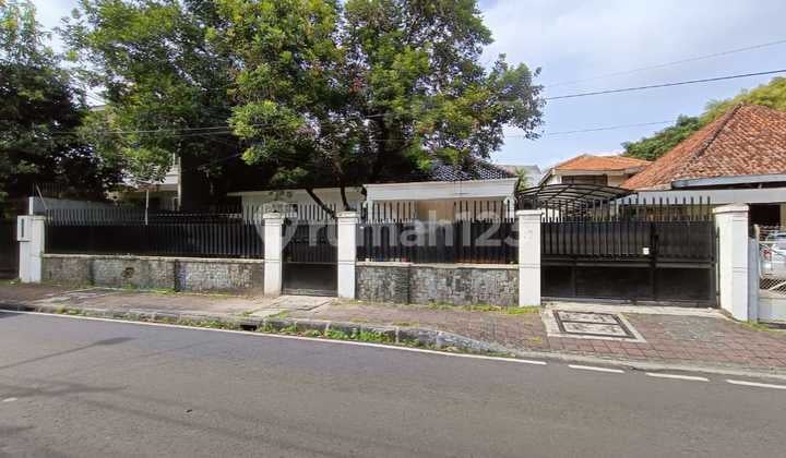 Sewa Rumah Menteng Cocok Untuk Kantor 614m² Hadap Selatan