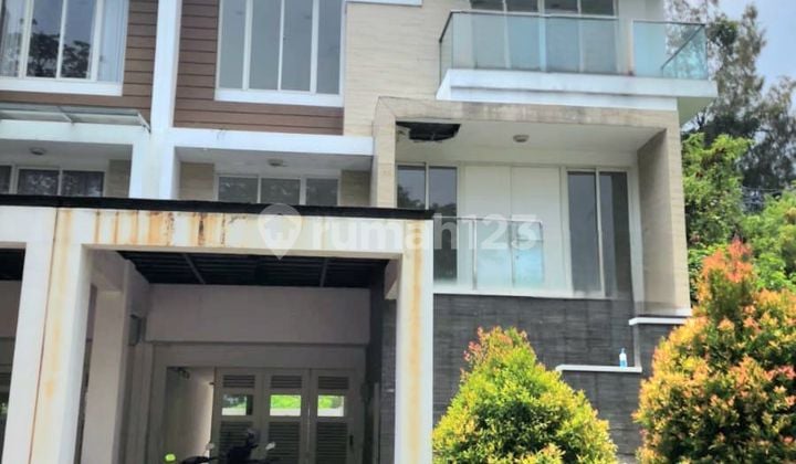 Rumah Golf Residence Kemayoran 475m² Ada Kolam Renang hdapBarat