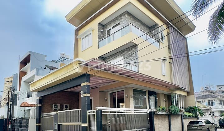 Rumah Sunter Paradise 1 Hoek 10x18 Hadap Timur Selatan